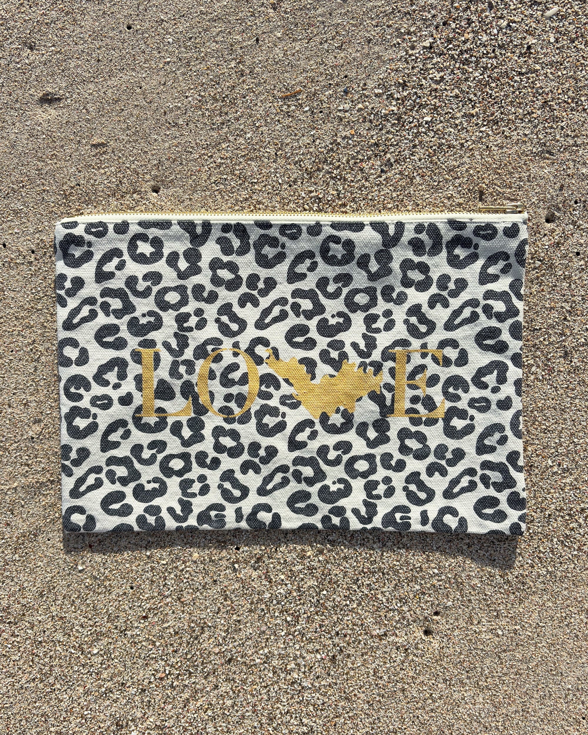 Pochette love St Barth sur la sable